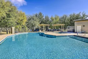 Bright Goodyear Home: Community Pool, Hot Tub - Innvendig