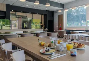 B&B Hôtel Thionville Centre Gare Porte du Luxembourg A31- Accueil de Nuit - Restaurant