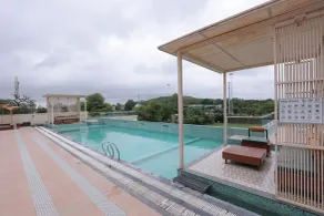 Clarion Inn Indore - Piscina