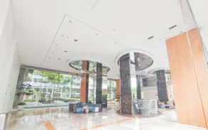 Luxurious 1Br Apartment At Landmark Residence Bandung - Siddeområde i lobbyen