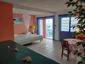 Orrie's Beach Bar and Hotel - Room
