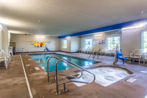 Cobblestone Hotel & Suites - Greenville - Piscina