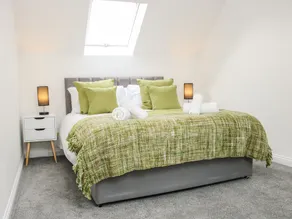 The Little Beehive - Room