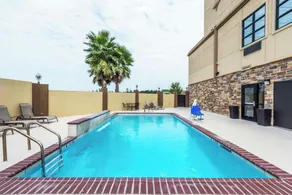 Wingate by Wyndham Lake Charles Casino Area - Piscine