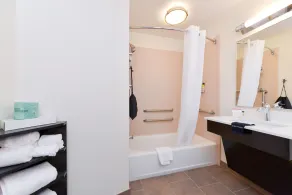 Candlewood Suites Terre Haute by IHG - Badeværelse