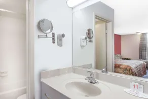 Days Inn by Wyndham Martin - Salle de bain
