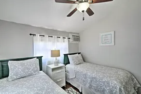 Beachy Lavallette Cottage w/ Outdoor Shower, Patio - Intérieur