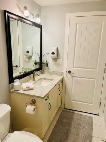 Two BRBasement Suite - Badrum