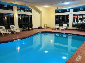 Comfort Suites Plymouth near US-30 - Pool