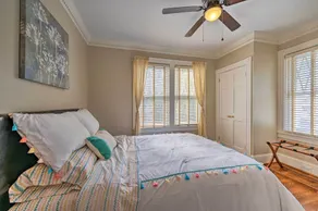 Bright Greensboro Escape ~ 1 Mi to Downtown - Interiør