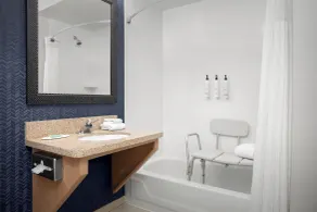 Fairfield Inn & Suites by Marriott Albuquerque Airport - Bathroom