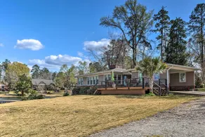 Quiet Lakefront Retreat w/ Boat Ramp & 2 Docks - Interior