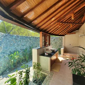 Angel Island Eco Resort - Bathroom