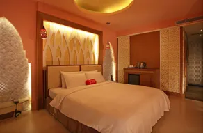 CHATEAU MOTEL (Crystal Code Museum) - Room