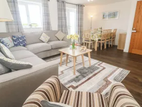 Ocean Breeze - Living area