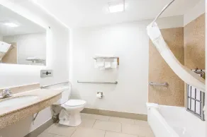 Red Roof Inn PLUS & Suites Birmingham - Bessemer - Bagno