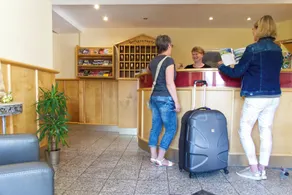 Hotel zur Linde - Bayerischer Wald - aktivCard mit 154 kostenfreien Leistungen - kostenloser Parkplatz - Recepción