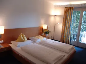 Suite, bath, toilet, lake view - Habitación
