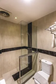 Capital O 141 Fatmawati Cozy Residence - Bathroom