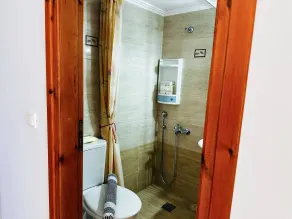 Son of the Beach Apartment - 20sec walk to beach - Bathroom