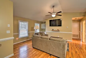 Pet-friendly Lillington Abode ~ 1 Mi to River - Innenbereich