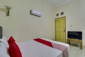 Hotel O My Guest House Syariah - Room