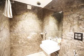 OYO 8902 Hotel Ronald Inn - Salle de bain