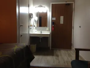 Super 8 by Wyndham Vacaville - Chambre