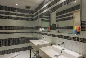 Stay Central Hotel - Bathroom