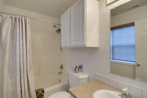 Central 4-acre Cottage w/ Deck: Walk to Bay! - Interiør