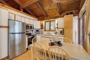 Waterfront Deck + Views: Schroon Lake Sanctuary - Innvendig
