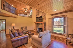 Clarkesville Ranch Cabin w/ Screened-In Porch! - Interiör