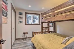 Incline Village Cabin w/ Patio: 2 Mi to Beach! - Chambre