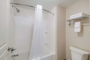 Quality Inn & Suites Ardmore - Salle de bain