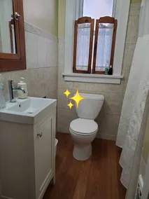 Susan's Sanctuary Bed & Breakfast - Bathroom
