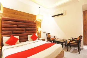 OYO 8902 Hotel Ronald Inn - Chambre