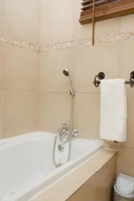 Oaklands inn and Conference Centre - Bathroom