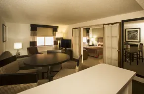 Ramada by Wyndham Marquette - Chambre