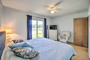 Lakefront Wisconsin Cottage w/ Dock & Hot Tub! - Interiör
