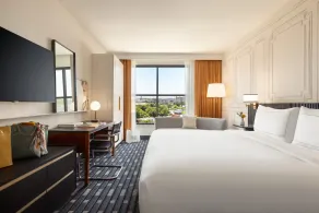 106 Jefferson Huntsville, Curio Collection by Hilton - Rom