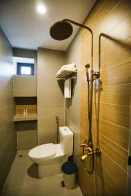 Maison Khoi Homestay - Bathroom