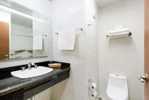 Howard Johnson by Wyndham Toluca - Salle de bain