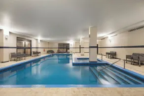 Courtyard by Marriott Montreal Airport - Piscine