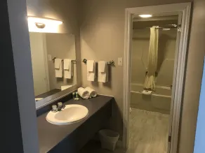 The Auberge Inn - Bathroom