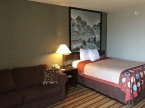 Super 8 by Wyndham Redfield - Room
