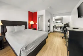 Ramada by Wyndham Ontario Airport & Convention Center - Zimmer