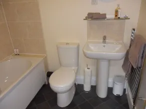 Old Oak Tree - Bathroom