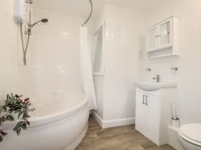 The Old Bark House No 3 - Bathroom