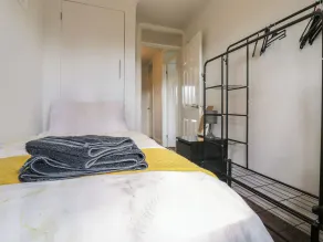 25 Resbury Close - Room
