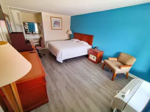 Clover Inn & Suites - Zimmer